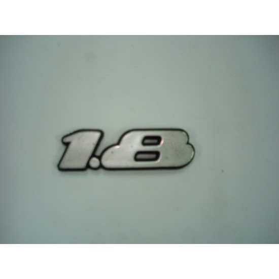 Emblema 1.8 Pl&aacute;stico