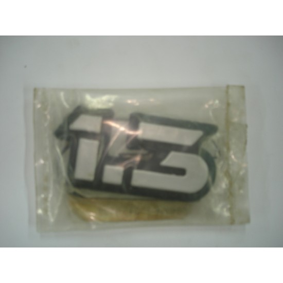 Emblema 1.3 Pl&aacute;stico