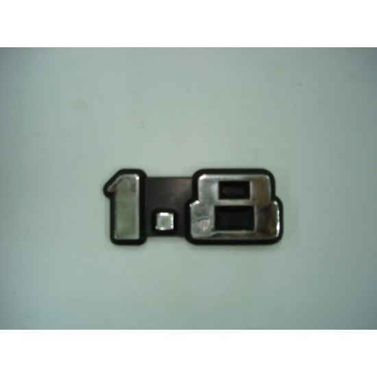 Emblema 1.8 Pl&aacute;stico