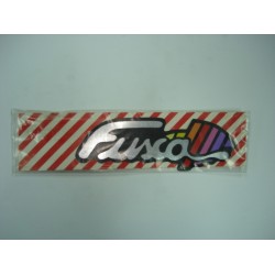 Emblema Fusca Plático